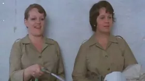 La belle-mère nostalgique Syren De Mer vieille cochonne x suce une bite