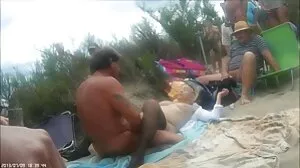 La spécialité de la masseuse vieille cochonne poilue est la sodomie
