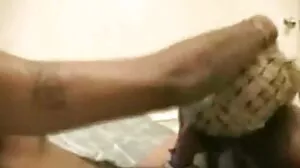 Face cachée, cul levé, bonne vieille cochonne Leah Lee se fait baiser