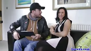 Adriana Chechik vieille et grosse cochonne au gloryhole