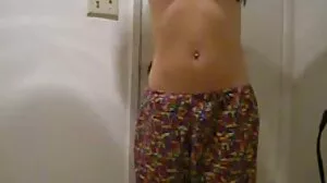 Belle blonde dans une scène anale sensuelle vieille grosse et cochonne