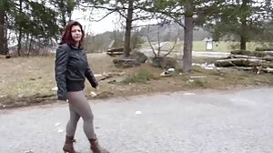 Melissa Lauren suce dans le vieille mamie cochonne désert