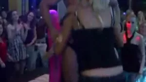 Baeb: Wild Hotel Hookup avec Karissa Kane sur vieilles et cochonnes PornHD