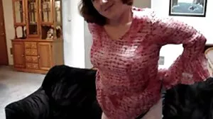 Sex Toy Connoisseur opte enfin pour belle vieille cochonne Real Anal