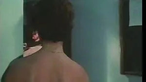 Institut russe: la directrice Anya vieille cochonne xxx Krey sodomisée par un professeur de musique sur PornHD