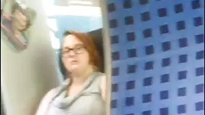 Holly Mack, à peine légale, défoncée par un mec déguisé vieille cochonne sexy en lapin.