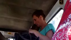 Charlie le câblo-opérateur cochonne vieille fait face à la fille d'un client !