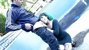 Pool Boy s'est vielles et salopes enrôlé pour Sex par Huge Tittied Boss Lady!