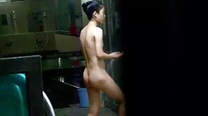 Une MILF Latina épaisse et coquine vieille serrée laisse tomber ça (???) !