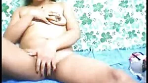 Fille gicle sur la grosse vieille cochonne bite de son beau-père