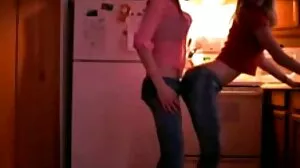 L'incroyable blonde Tasha Reign essaie des vieilles femmes cochonnes trucs coquins avec un amant