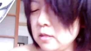 Cutie Caroline De vieille femme cochonne Jaie se sent mieux avec une bite dans les deux trous