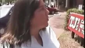 Tutor se fait porno vieille cochonne sucer la bite par maman inquiète
