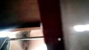 Une MILF aux bonne vieille cochonne gros seins commande la livraison à domicile de Manmeat