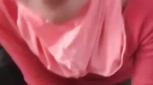 Curvy Anissa Kate vieille cochonne poilue se fait ramasser et fait du sexe anal dans une voiture