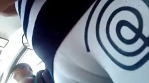La salope Riley Reid chevauche une bite bien dure et vieille et grosse cochonne la prend dans le cul