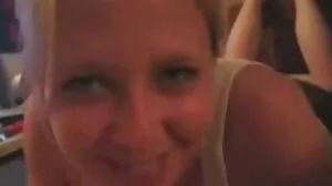 Latina MILF aime se grosse vieille cochonne boucher le cul